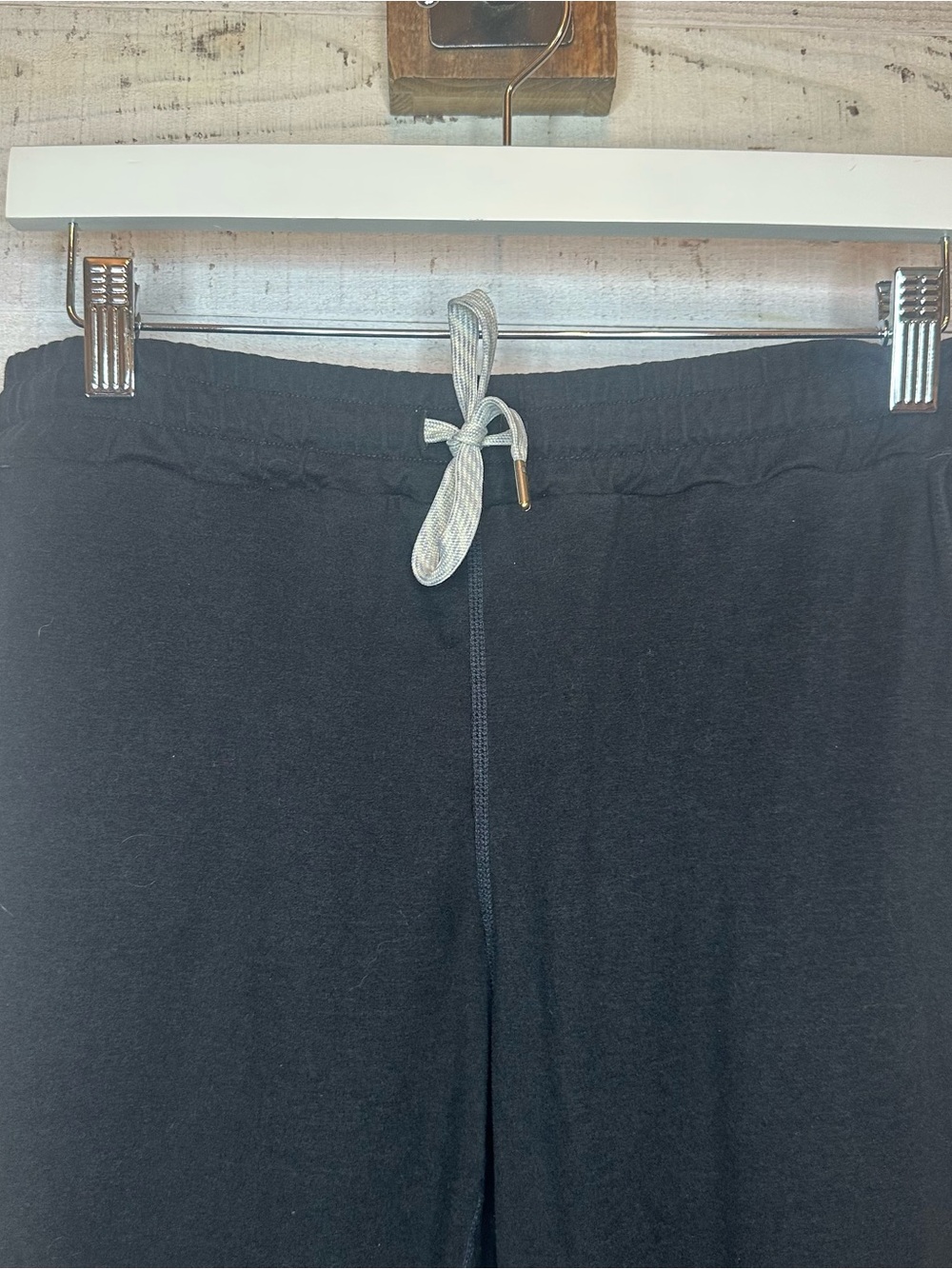Vuori Women’s Performance Jogger
Core Colors: Black Heather - Picture 12 of 13